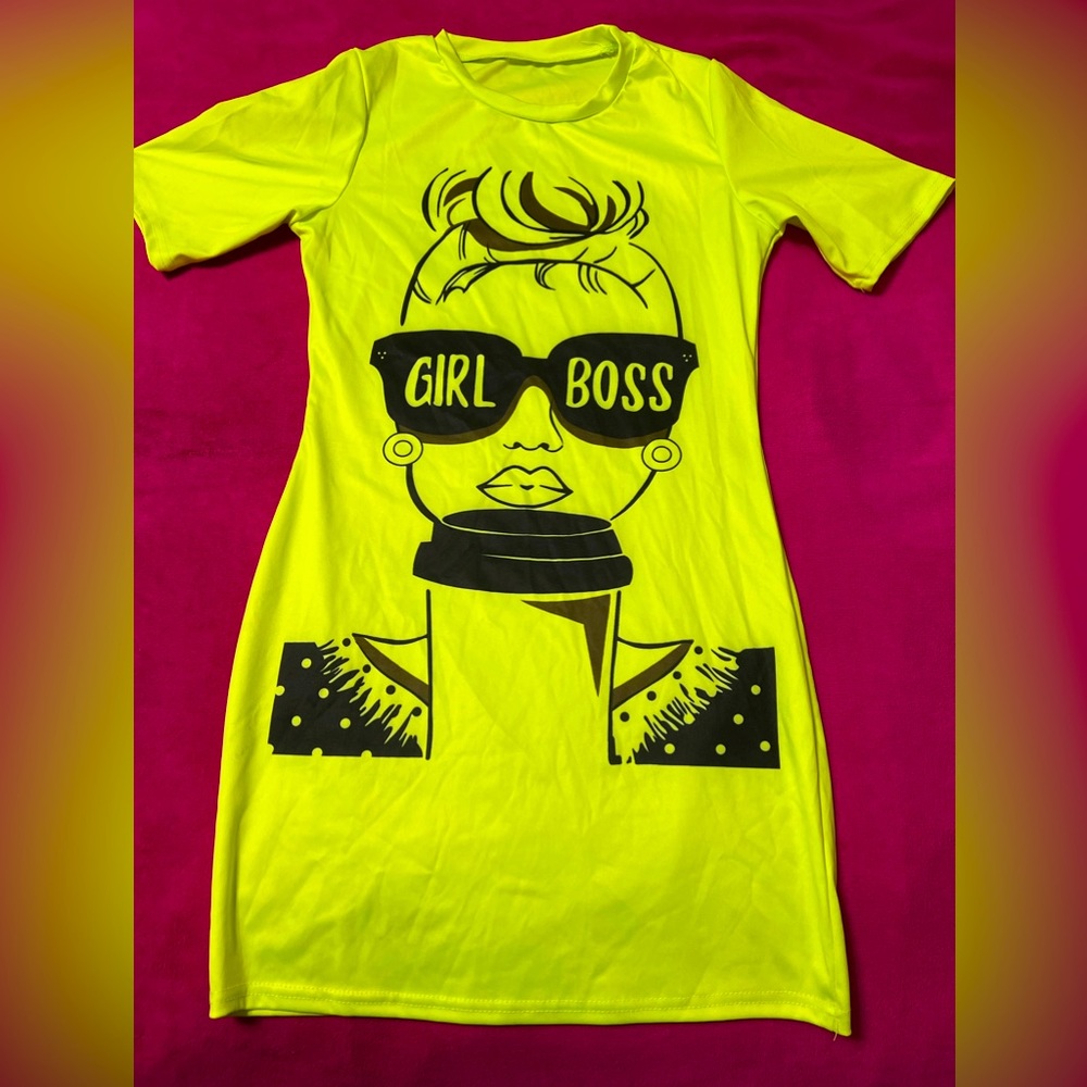Neon “Girl Boss” t shirt dress. 💚